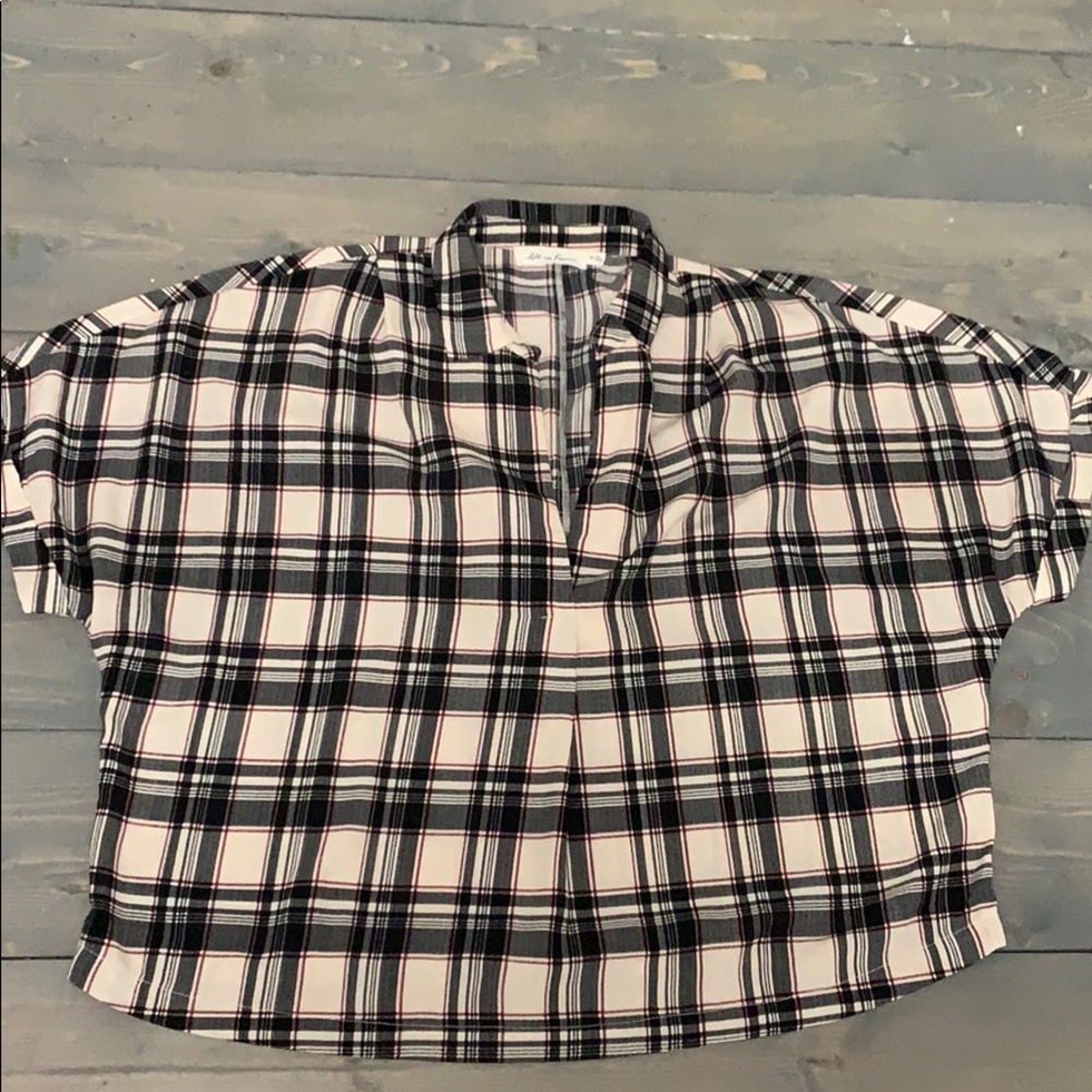 All In Favor Cropped Plaid Shirt – Cream & Black – Size M
